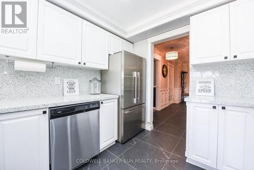 5 Lilly Crescent, Brampton, ON - Indoor Photo Showing Kitchen