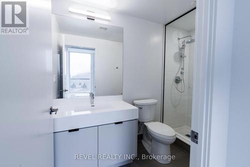 605 - 57 Brock Avenue N, Toronto W01, ON - Indoor Photo Showing Bathroom