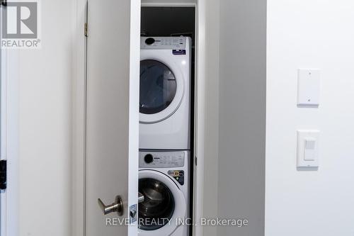 605 - 57 Brock Avenue N, Toronto W01, ON - Indoor Photo Showing Laundry Room