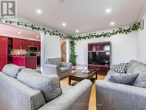36 Prince Crescent, Brampton, ON - Indoor Photo Showing Living Room