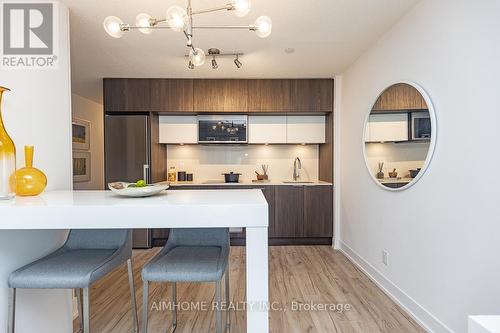 306 - 25 Adra Grado Way, Toronto C15, ON - Indoor Photo Showing Kitchen With Upgraded Kitchen