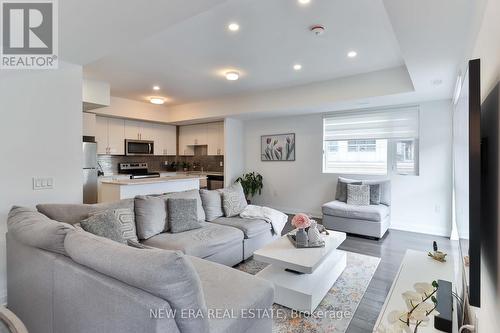 803 - 5279 Highway 7 Road, Vaughan (Vaughan Grove), ON - Indoor Photo Showing Living Room