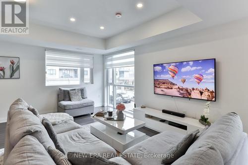 803 - 5279 Highway 7 Road, Vaughan (Vaughan Grove), ON - Indoor Photo Showing Living Room