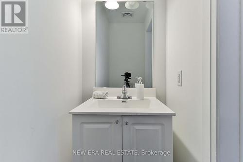 803 - 5279 Highway 7 Road, Vaughan (Vaughan Grove), ON - Indoor Photo Showing Bathroom