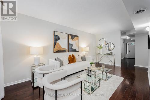 77 Jenny Wrenway, Toronto, ON - Indoor Photo Showing Living Room