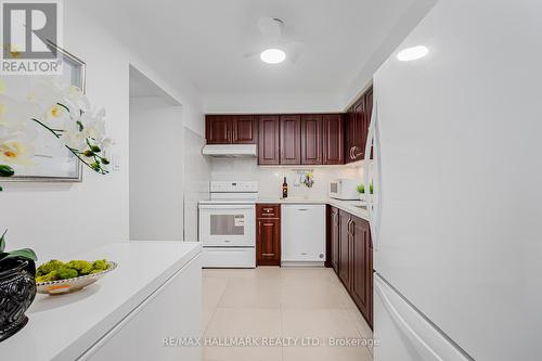 77 Jenny Wrenway, Toronto, ON - Indoor Photo Showing Kitchen