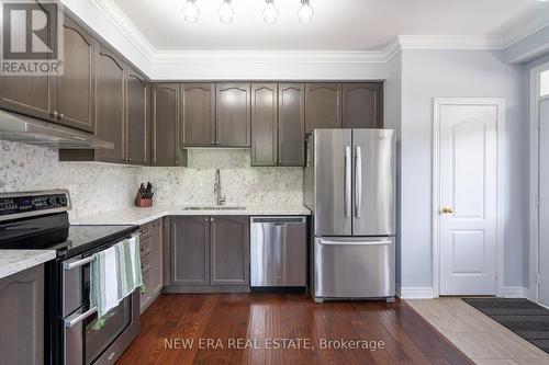 2494 Earl Gray Avenue, Pickering (Duffin Heights), ON - Indoor Photo Showing Kitchen With Upgraded Kitchen