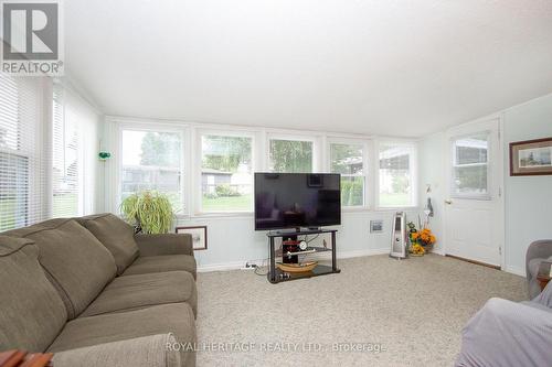 6 The Cove Road, Clarington, ON - Indoor Photo Showing Living Room