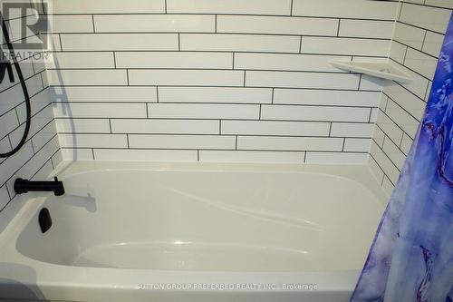 417 - 9 Jacksway Crescent, London, ON - Indoor Photo Showing Bathroom