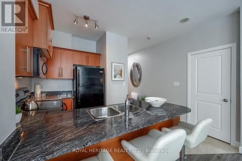 1J - 8 Rosebank Drive, Toronto E11, ON - Indoor Photo Showing Kitchen With Double Sink