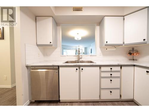 265 Snowsell Street Unit# 215, Kelowna, BC - Indoor Photo Showing Kitchen With Double Sink