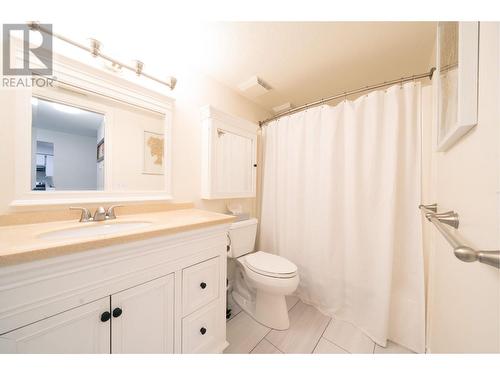 265 Snowsell Street Unit# 215, Kelowna, BC - Indoor Photo Showing Bathroom