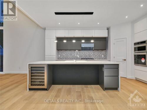 20 Dunham Street, Ottawa, ON - Indoor Photo Showing Kitchen With Upgraded Kitchen