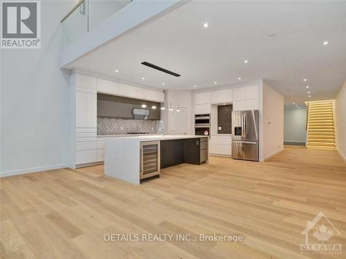 20 Dunham Street, Ottawa, ON - Indoor Photo Showing Kitchen With Upgraded Kitchen