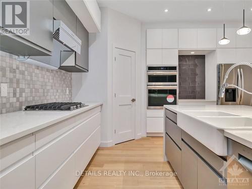 20 Dunham Street, Ottawa, ON - Indoor Photo Showing Kitchen With Upgraded Kitchen