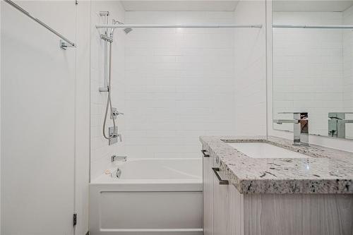 479 Charlton Avenue|Unit #202, Hamilton, ON - Indoor Photo Showing Bathroom