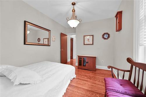 30 Cameron Avenue S, Hamilton, ON - Indoor Photo Showing Bedroom