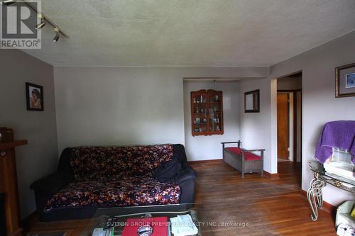 1306 Brydges Street, London, ON - Indoor Photo Showing Living Room