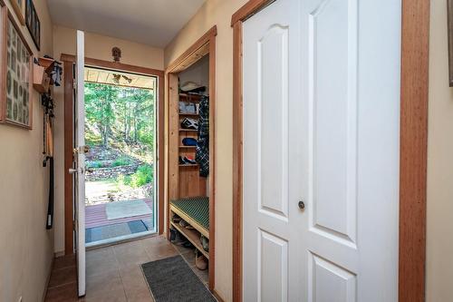 6040 Pine Ridge Road, Kaslo, BC - Indoor Photo Showing Other Room