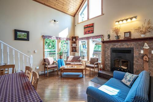 6040 Pine Ridge Road, Kaslo, BC - Indoor Photo Showing Living Room With Fireplace