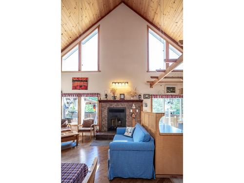 6040 Pine Ridge Road, Kaslo, BC - Indoor Photo Showing Living Room With Fireplace