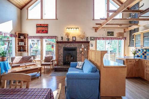 6040 Pine Ridge Road, Kaslo, BC - Indoor Photo Showing Living Room With Fireplace