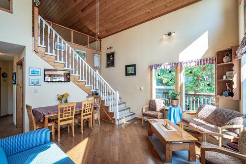 6040 Pine Ridge Road, Kaslo, BC - Indoor