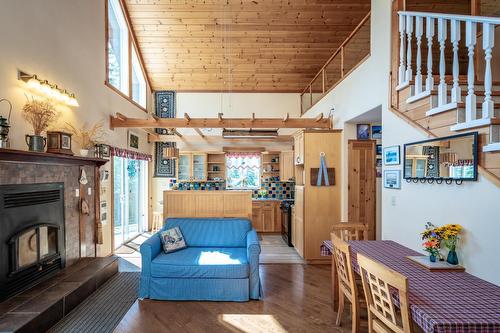 6040 Pine Ridge Road, Kaslo, BC - Indoor Photo Showing Living Room With Fireplace