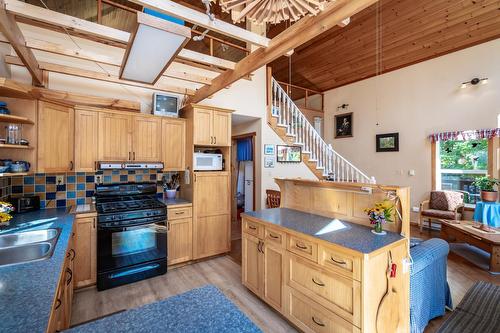 6040 Pine Ridge Road, Kaslo, BC - Indoor Photo Showing Kitchen With Double Sink