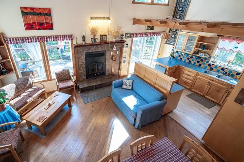 6040 Pine Ridge Road, Kaslo, BC - Indoor Photo Showing Living Room With Fireplace