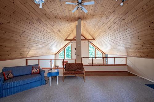 6040 Pine Ridge Road, Kaslo, BC - Indoor Photo Showing Other Room