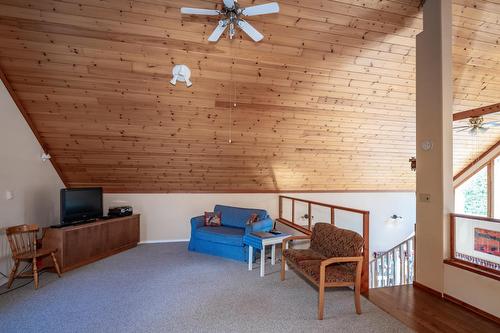 6040 Pine Ridge Road, Kaslo, BC - Indoor Photo Showing Other Room