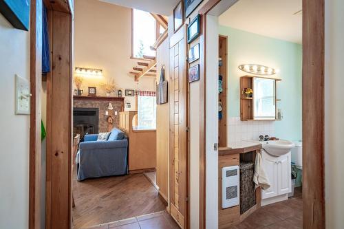 6040 Pine Ridge Road, Kaslo, BC - Indoor Photo Showing Other Room With Fireplace