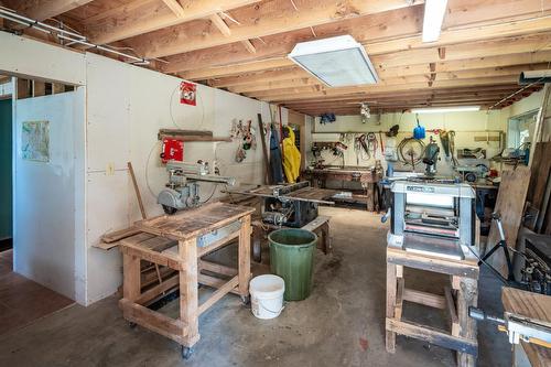 6040 Pine Ridge Road, Kaslo, BC - Indoor Photo Showing Basement