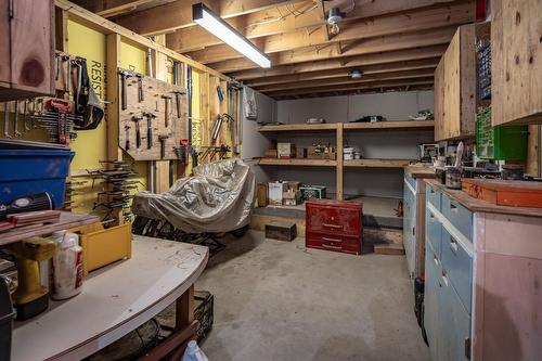 6040 Pine Ridge Road, Kaslo, BC - Indoor Photo Showing Basement