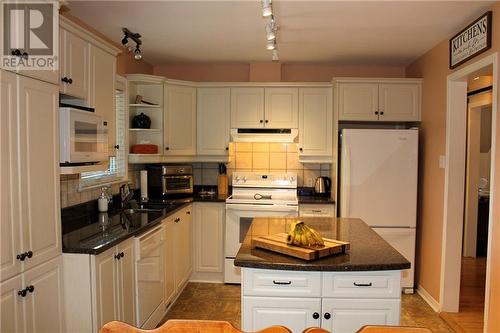 Upgraded kitchen - 95 Algonquin Avenue, Long Sault, ON - Indoor Photo Showing Kitchen