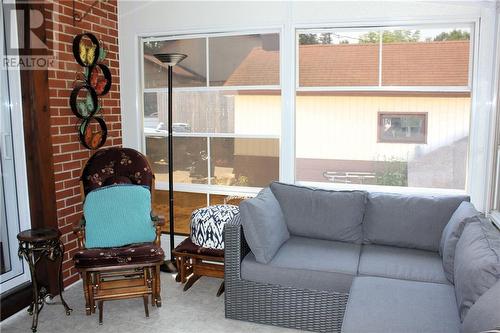 3 season sunroom - 95 Algonquin Avenue, Long Sault, ON - Indoor Photo Showing Living Room