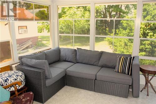 Sunroom - 95 Algonquin Avenue, Long Sault, ON - Indoor Photo Showing Living Room