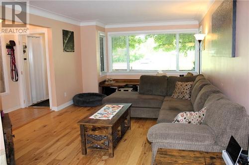 Large bright Living room opens to dining area and kitchen - 95 Algonquin Avenue, Long Sault, ON - Indoor Photo Showing Living Room