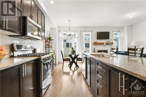 852 Clapham Terrace, Stittsville, ON - Indoor Photo Showing Kitchen With Upgraded Kitchen