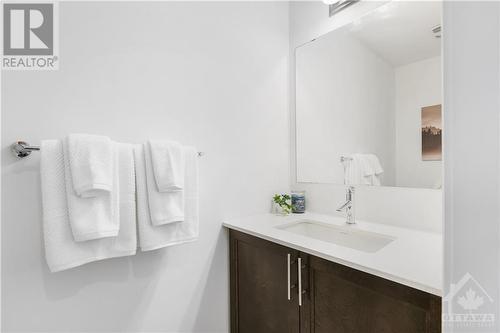 2-piece bath off front foyer - 852 Clapham Terrace, Stittsville, ON - Indoor Photo Showing Bathroom