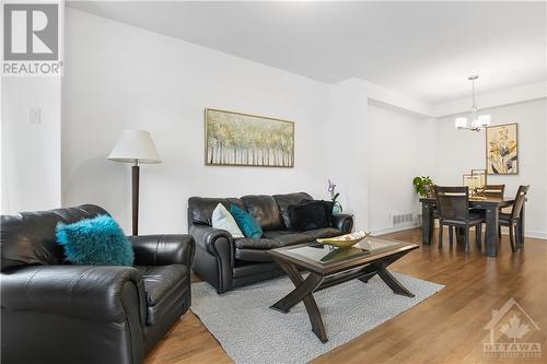 852 Clapham Terrace, Stittsville, ON - Indoor Photo Showing Living Room