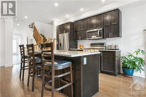 852 Clapham Terrace, Stittsville, ON - Indoor Photo Showing Kitchen With Upgraded Kitchen