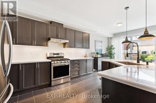 38 Walker Boulevard, New Tecumseth (Alliston), ON - Indoor Photo Showing Kitchen With Upgraded Kitchen