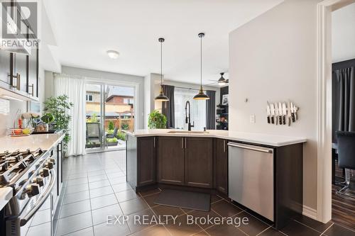 38 Walker Boulevard, New Tecumseth (Alliston), ON - Indoor Photo Showing Kitchen With Upgraded Kitchen