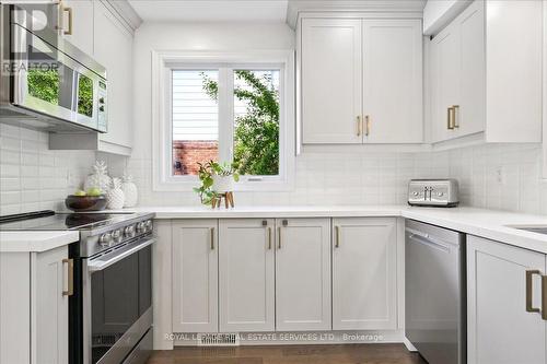 636 Artreva Crescent, Burlington, ON - Indoor Photo Showing Kitchen