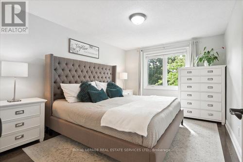 636 Artreva Crescent, Burlington, ON - Indoor Photo Showing Bedroom