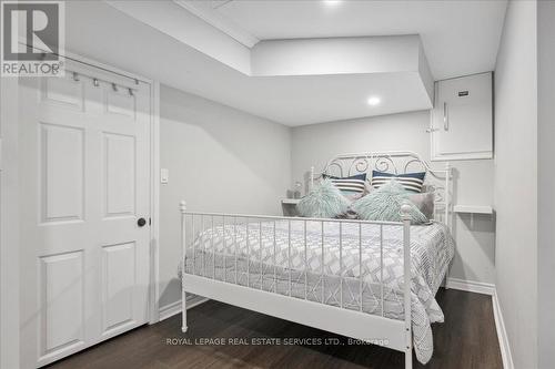 636 Artreva Crescent, Burlington, ON - Indoor Photo Showing Bedroom