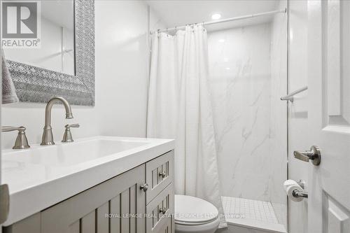 636 Artreva Crescent, Burlington, ON - Indoor Photo Showing Bathroom