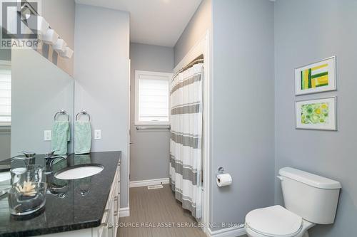 209 Summerset Place, Chatham-Kent (Chatham), ON - Indoor Photo Showing Bathroom